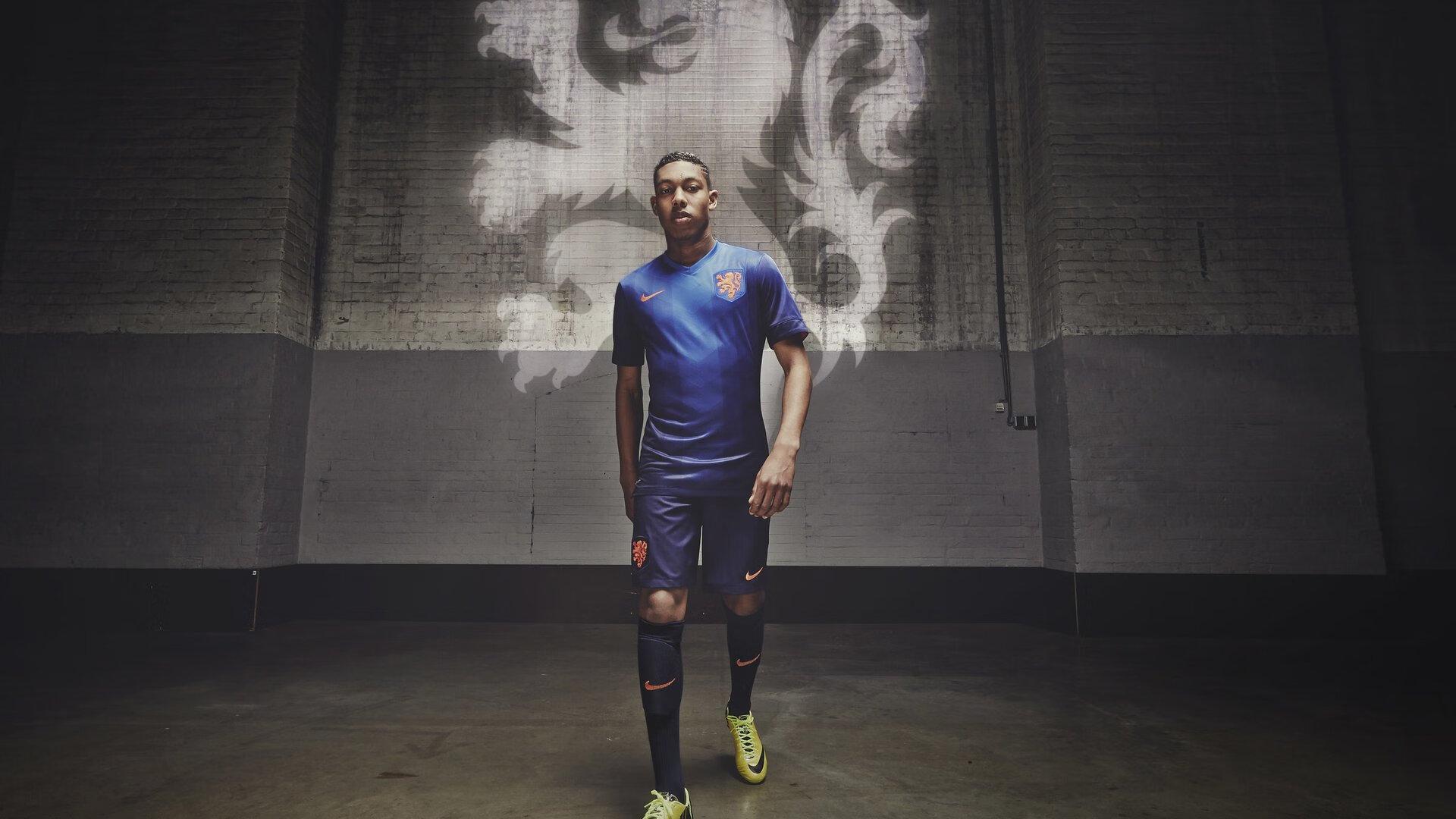 中国香港队公布亚洲杯预选赛初选名单，10名中超中甲球员入选，阵容深度提升引关注