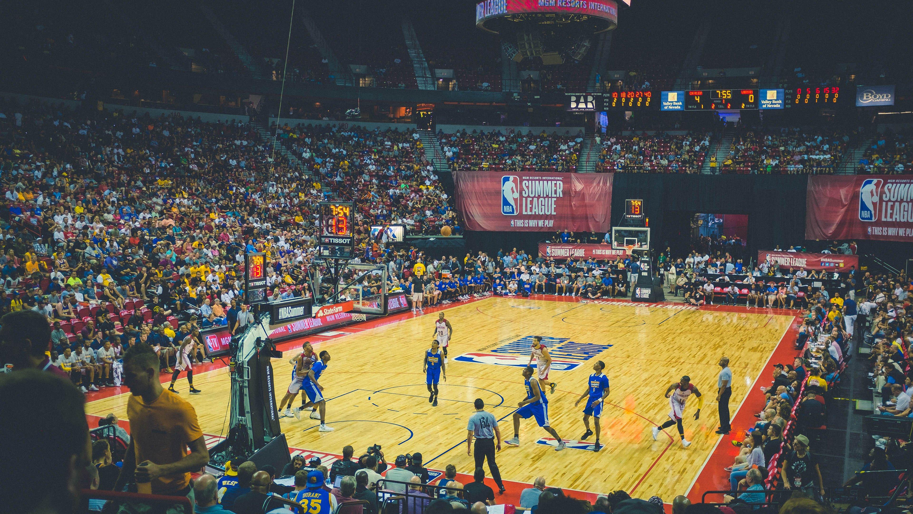 麦康纳替补爆发轰生涯新高 步行者半场压制雷霆4分 攻防节奏令