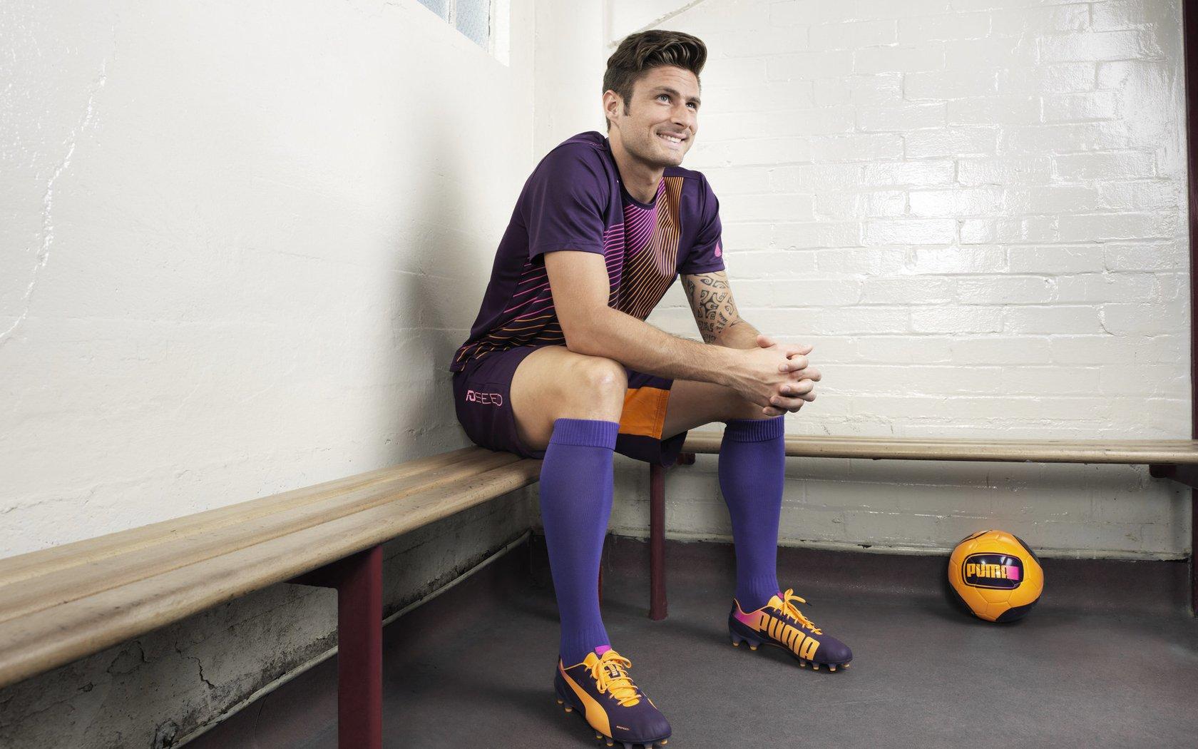 利雅得新月再启巨星追逐，高额报价锁定奥斯梅恩未来