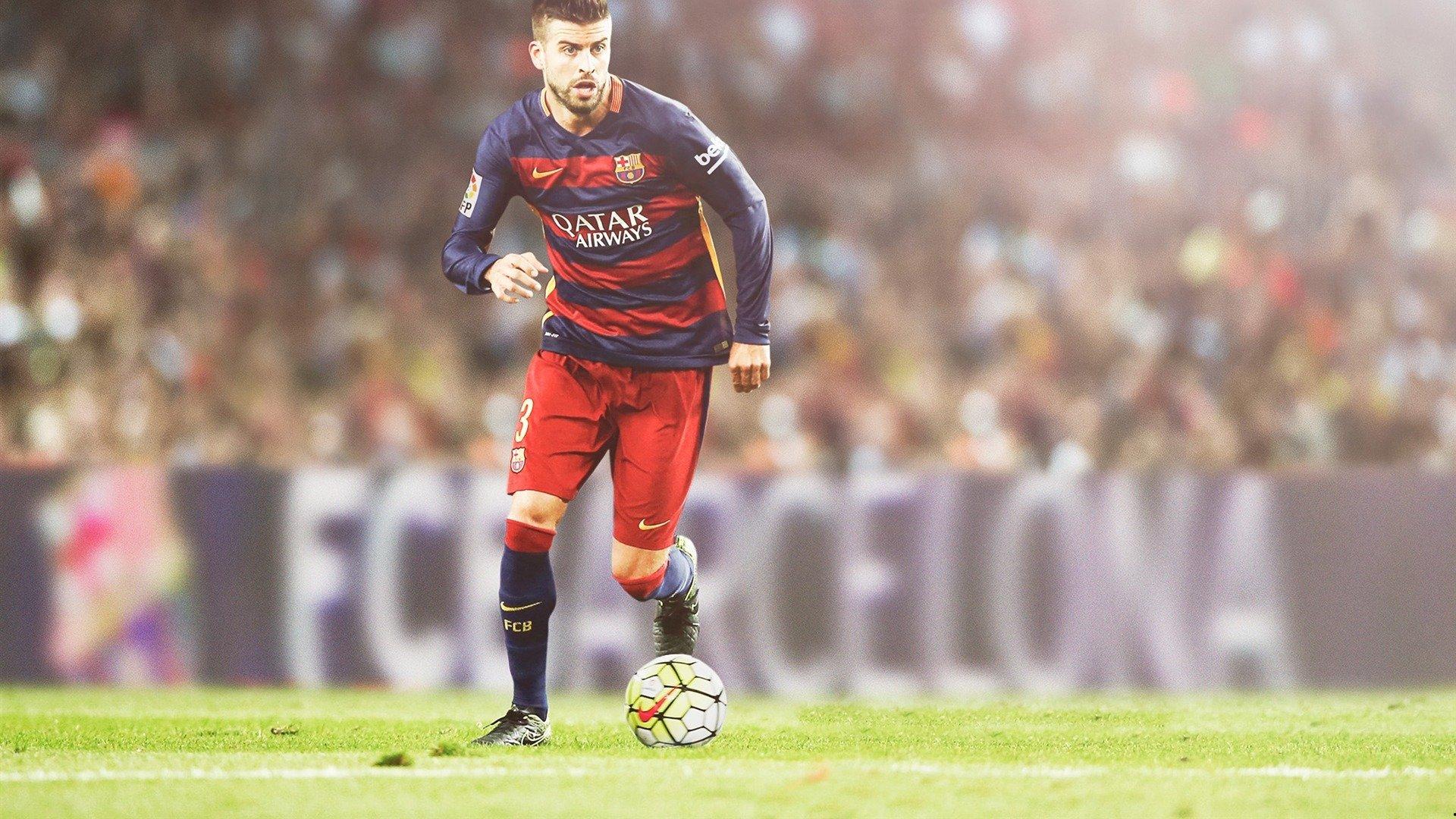 小秃头杰林-威廉姆斯赛后狂喜 将队记举高高深情相拥庆祝胜利